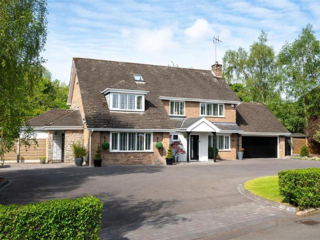 House for sale in Lawnswood, Kinver