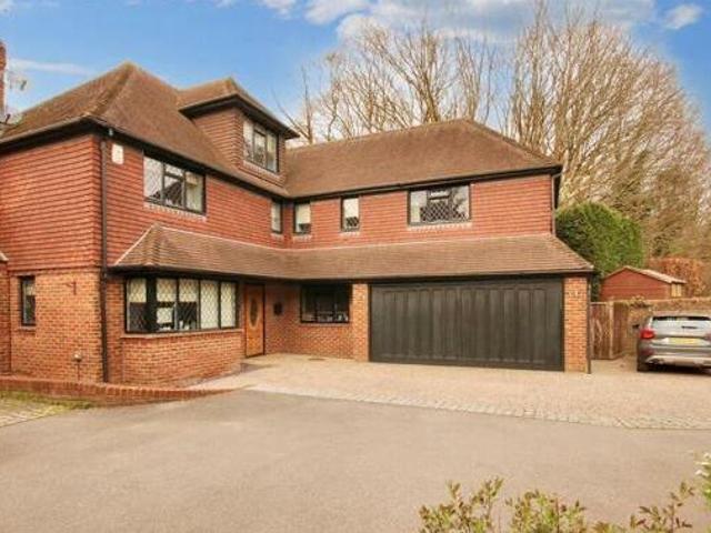 House for sale in Ashtead Park, Pachesham Park