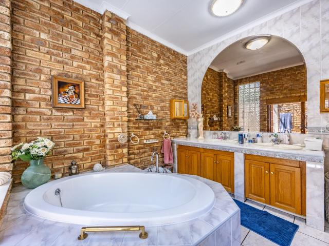 House for sale in Waterkloof, Gauteng