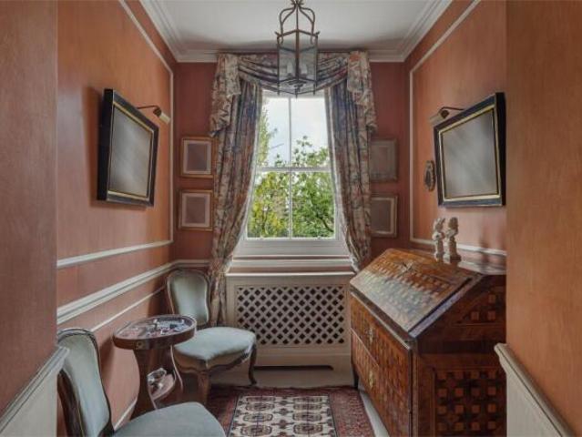 House for sale in Cat Hill