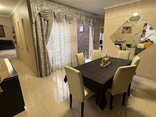House for sale in Farrarmere, Ekurhuleni