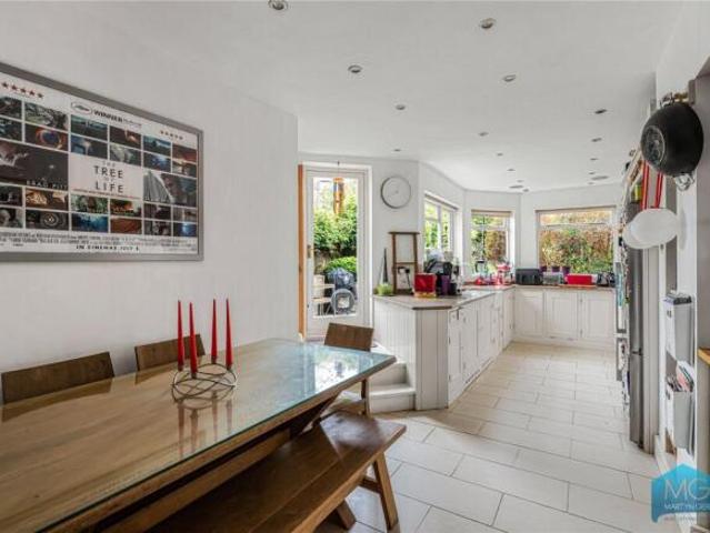 House for sale in Cat Hill