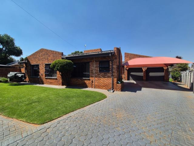 House for sale in Mohlakeng, Gauteng