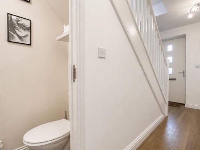 House for sale in South Lane, West Yorkshire