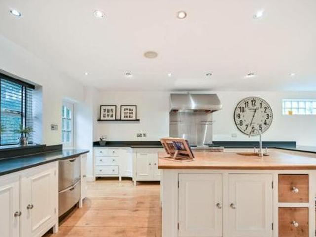 House for sale in Isleworth, Greater London