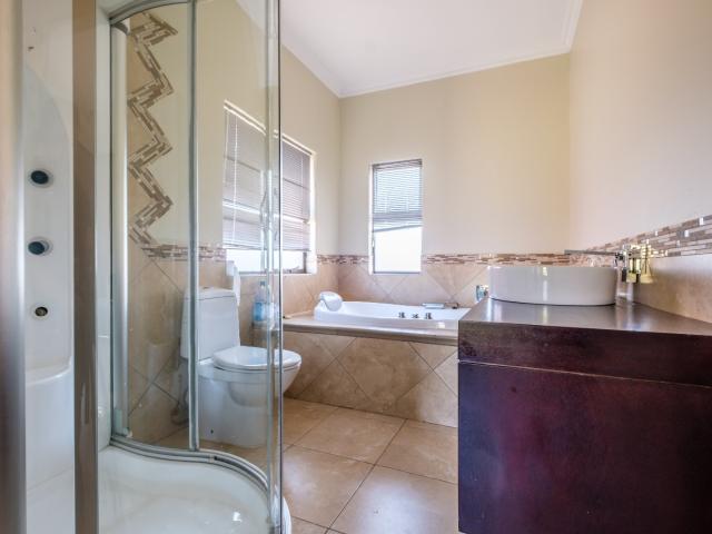 House for sale in Hartbeespoort Dam Nature Reserve, North West