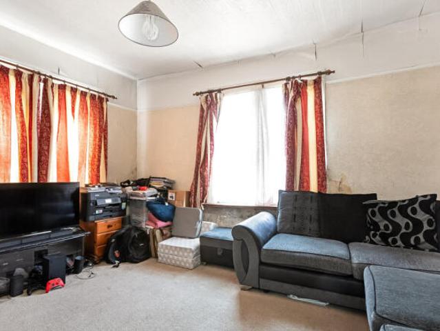 House for sale in Cat Hill