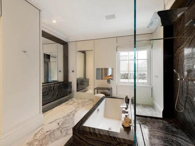 House for sale in Cat Hill
