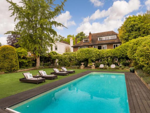 House for sale in Barnes, Greater London