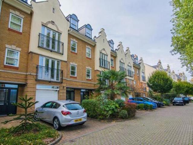 House for sale in Richmond Hill, Deepcut