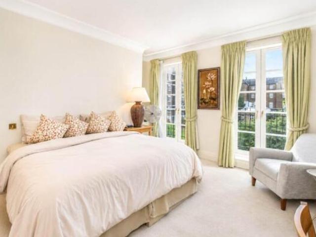 House for sale in Earl's Court, Greater London