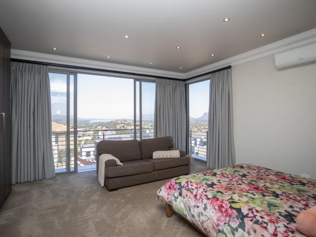 House for sale in Hartbeespoort Dam Nature Reserve, North West