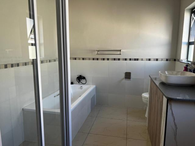 House for sale in Hartbeespoort Dam Nature Reserve, North West
