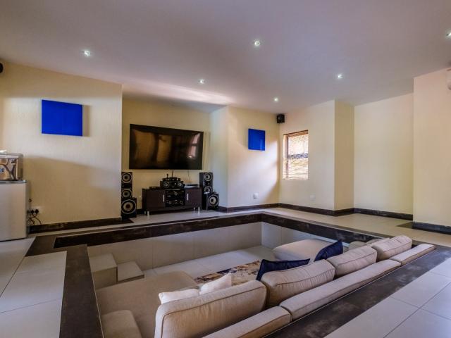 House for sale in Hartbeespoort Dam Nature Reserve, North West