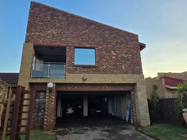 House for sale in Golf Park, Midvaal Local Municipality
