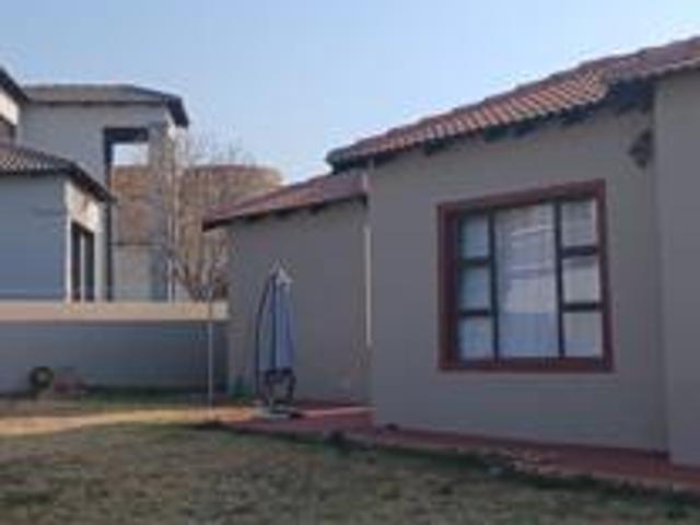 House for rent in Waterkloof, Gauteng