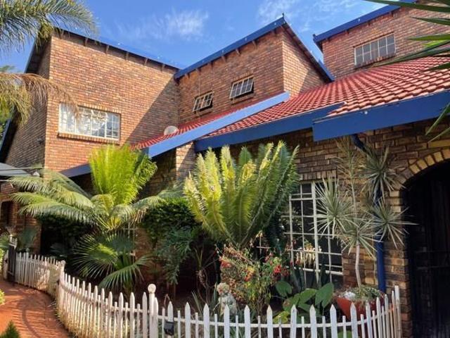 House for rent in Waterkloof, Gauteng