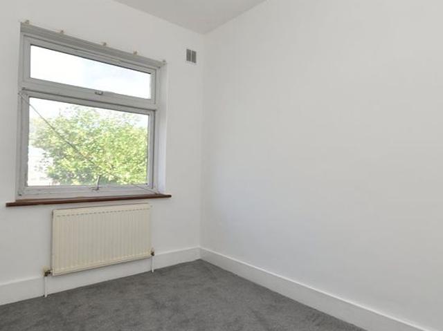 House for rent in Oakleigh Park, Greater London