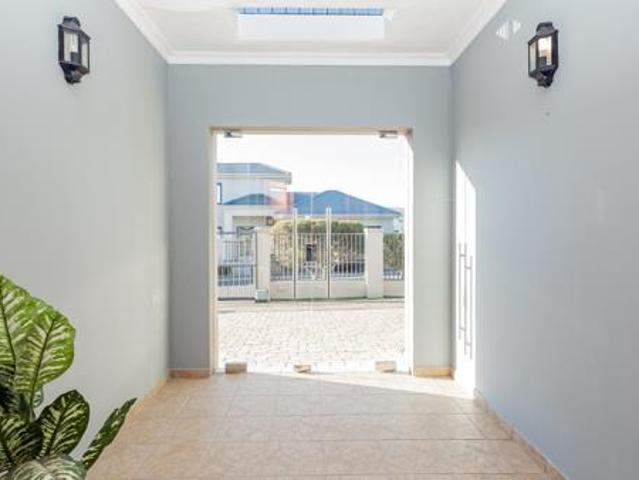 House for sale in Cape Town, Western Cape