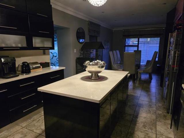 House for sale in Hartbeespoort Dam Nature Reserve, North West