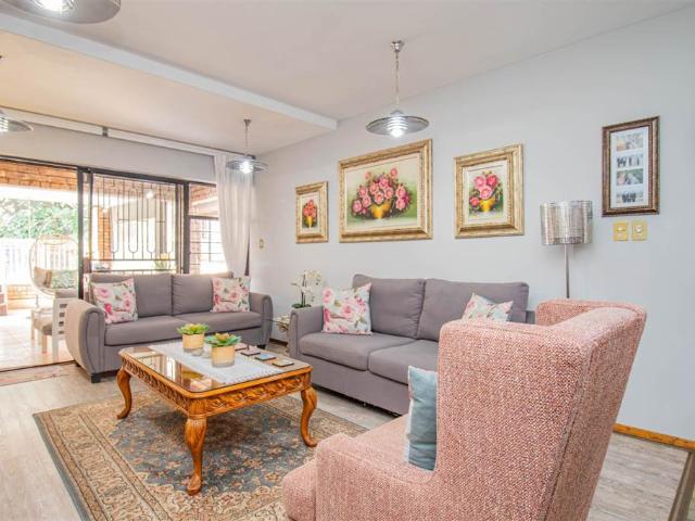 House for sale in Hartbeespoort Dam Nature Reserve, North West