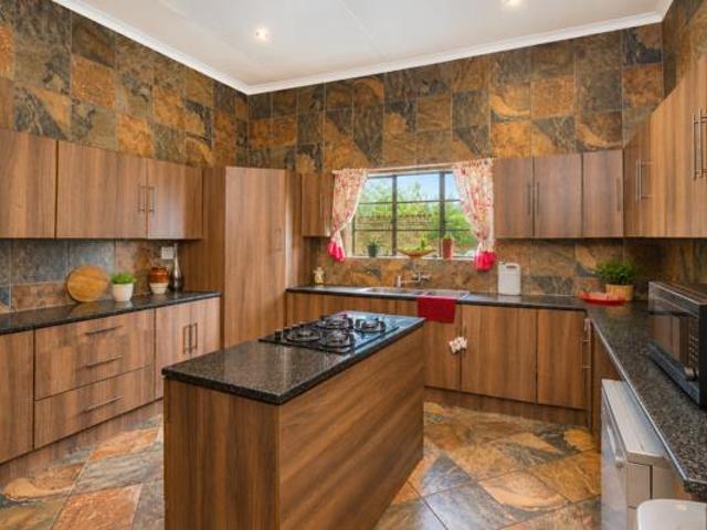 House for sale in Hartbeespoort Dam Nature Reserve, North West