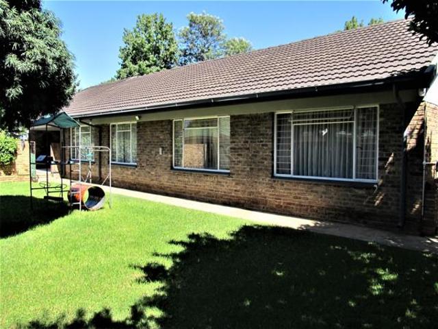 House for sale in Waterkloof, Gauteng