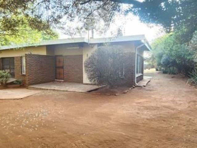 House for rent in Waterkloof, Gauteng