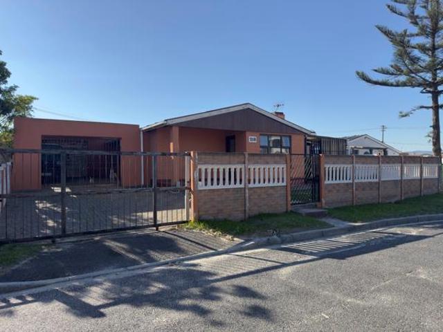 House for sale in Cape Town, Western Cape