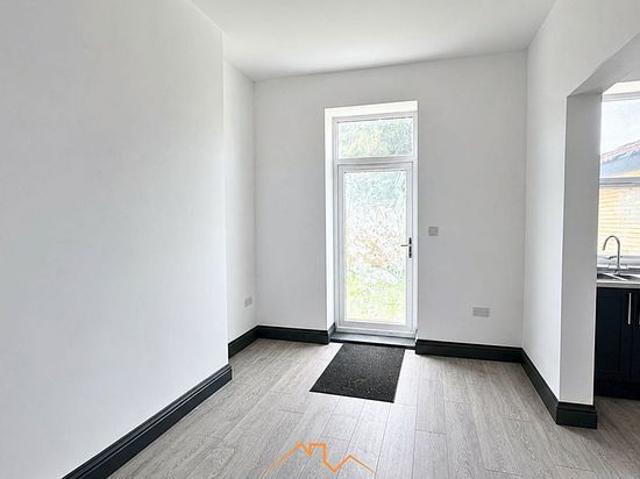 House for rent in Calderstones