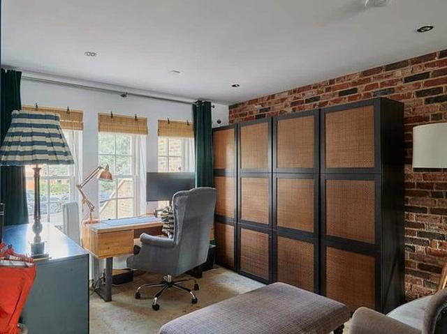 House for rent in London Borough of Hounslow, Strand