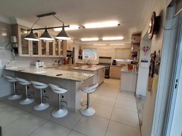 House for sale in Jeffreys Bay, Kouga Local Municipality