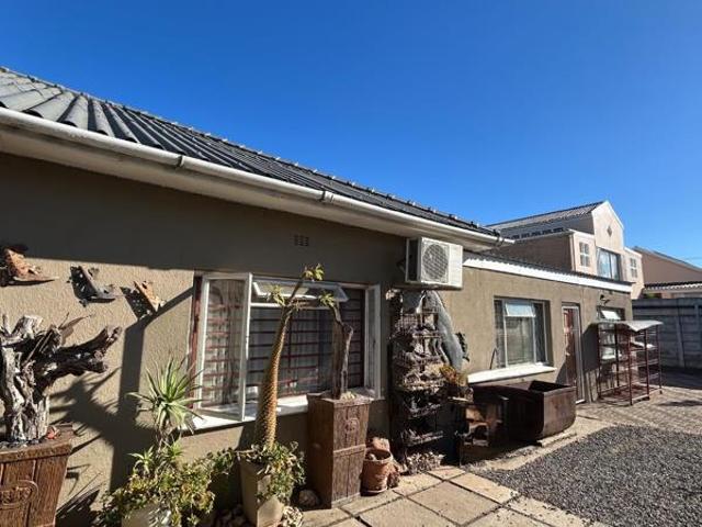 House for sale in Cape Town, Western Cape