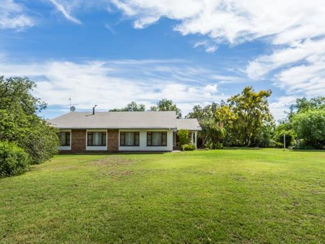 House for sale in Oudtshoorn Local Municipality, Garden Route District Municipality