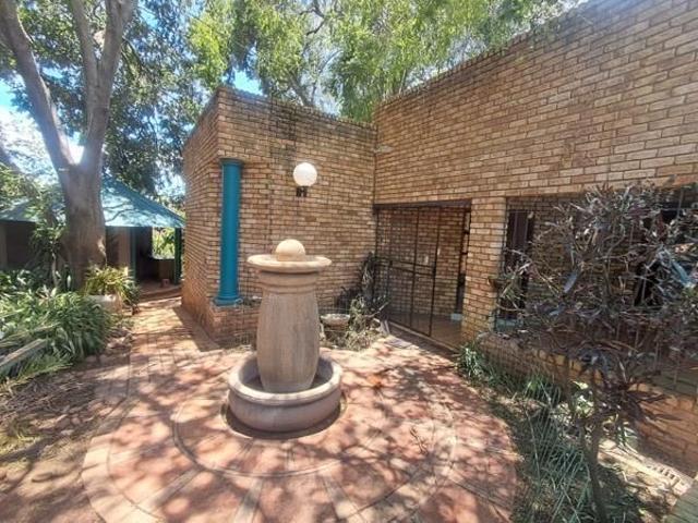 House for rent in Waterkloof, Gauteng