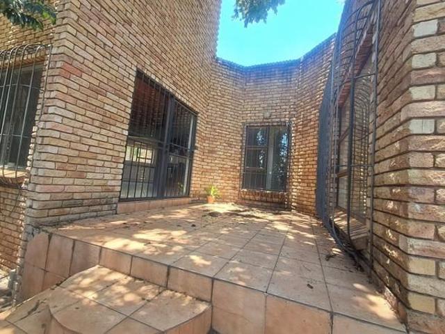 House for rent in Waterkloof, Gauteng