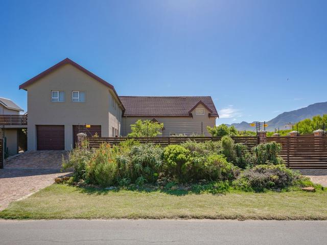 House for sale in Baardskeerdersbos, Western Cape