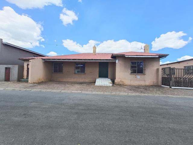 House for sale in Mohlakeng, Gauteng