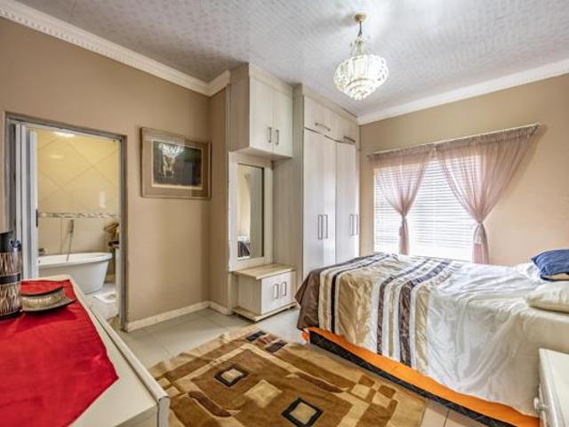 House for sale in Waterkloof, Gauteng