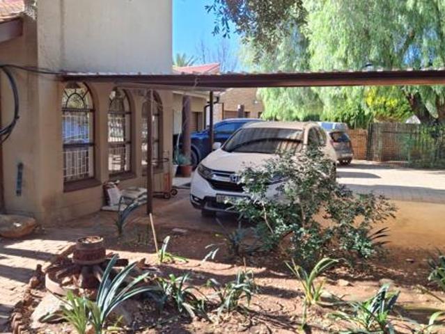 House for sale in Mahikeng Local Municipality, Ngaka Modiri Molema District Municipality