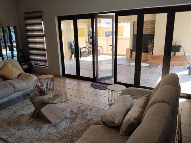 House for rent in Waterkloof, Gauteng