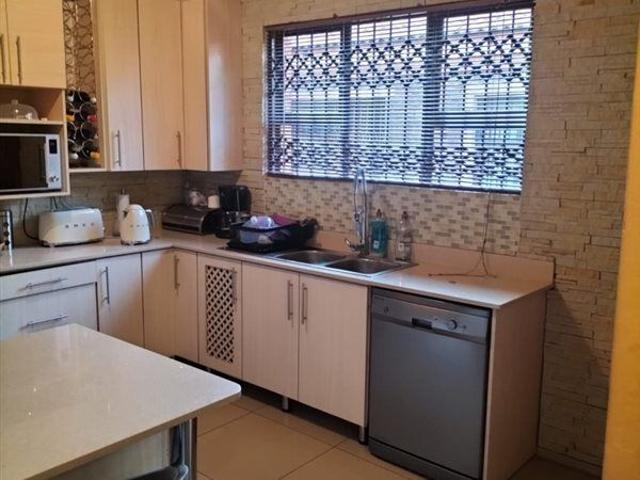 House for rent in Akasia