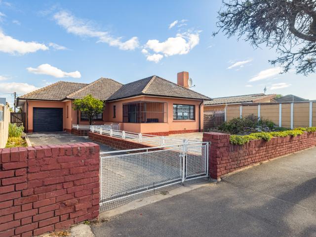 House for sale in Goodwood, Western Cape