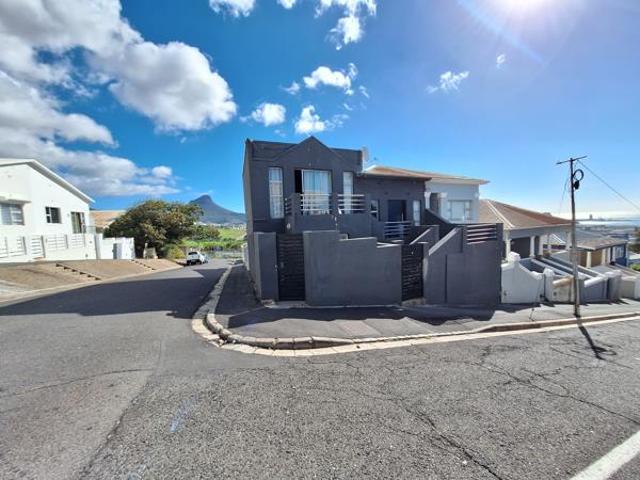 House for sale in Cape Town, Western Cape
