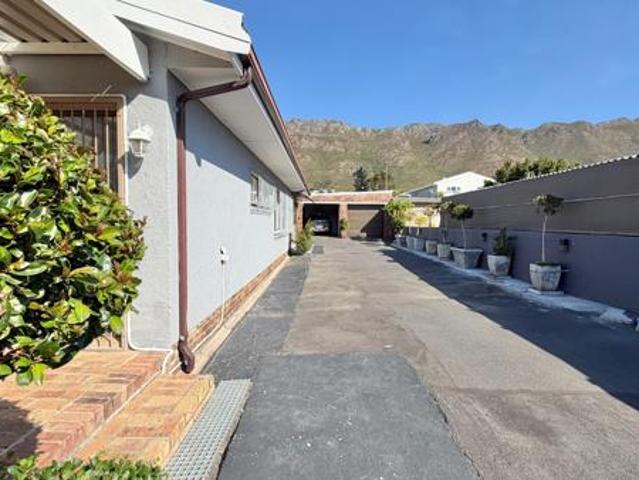 House for sale in Cape Town, Western Cape