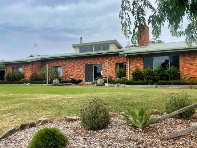 House for sale in Victoria