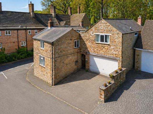 House for sale in Kings Sutton, Northamptonshire