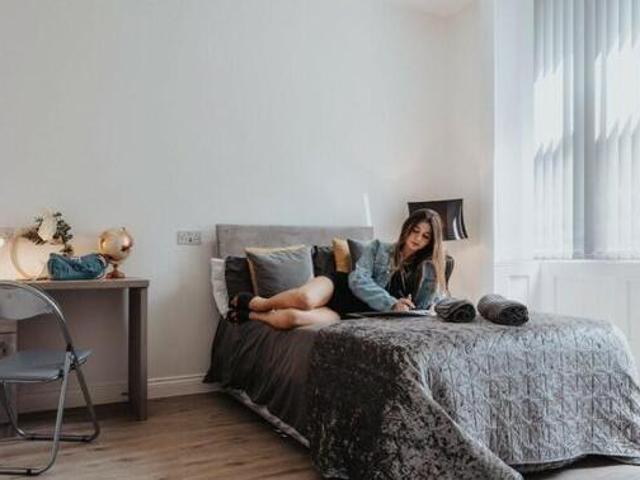 House for rent in Calderstones