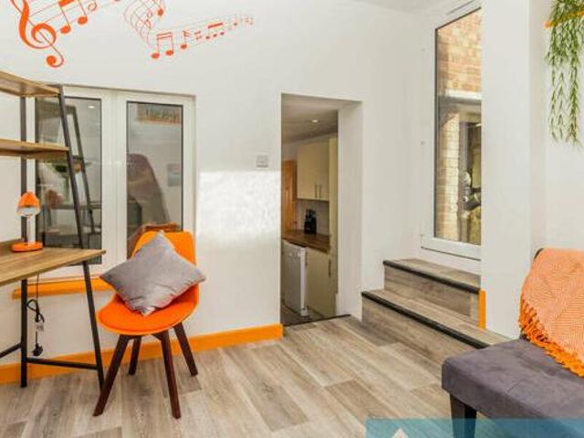 House for sale in Tower Hamlets, Ash