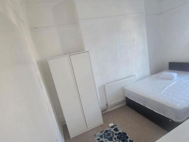 House for rent in Tolworth, Greater London